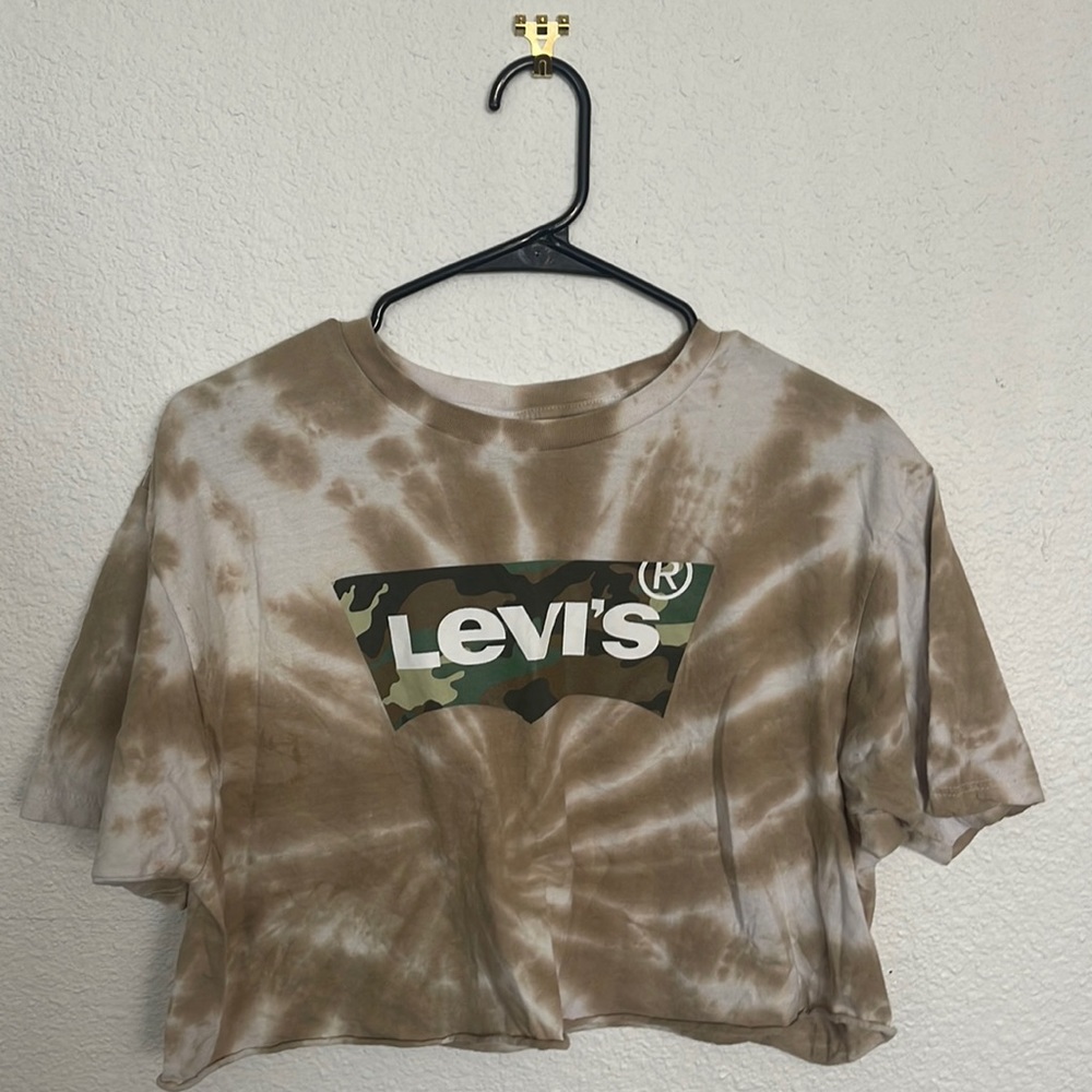 Levi’s Camouflage& Tie-Dye Cropped Tee